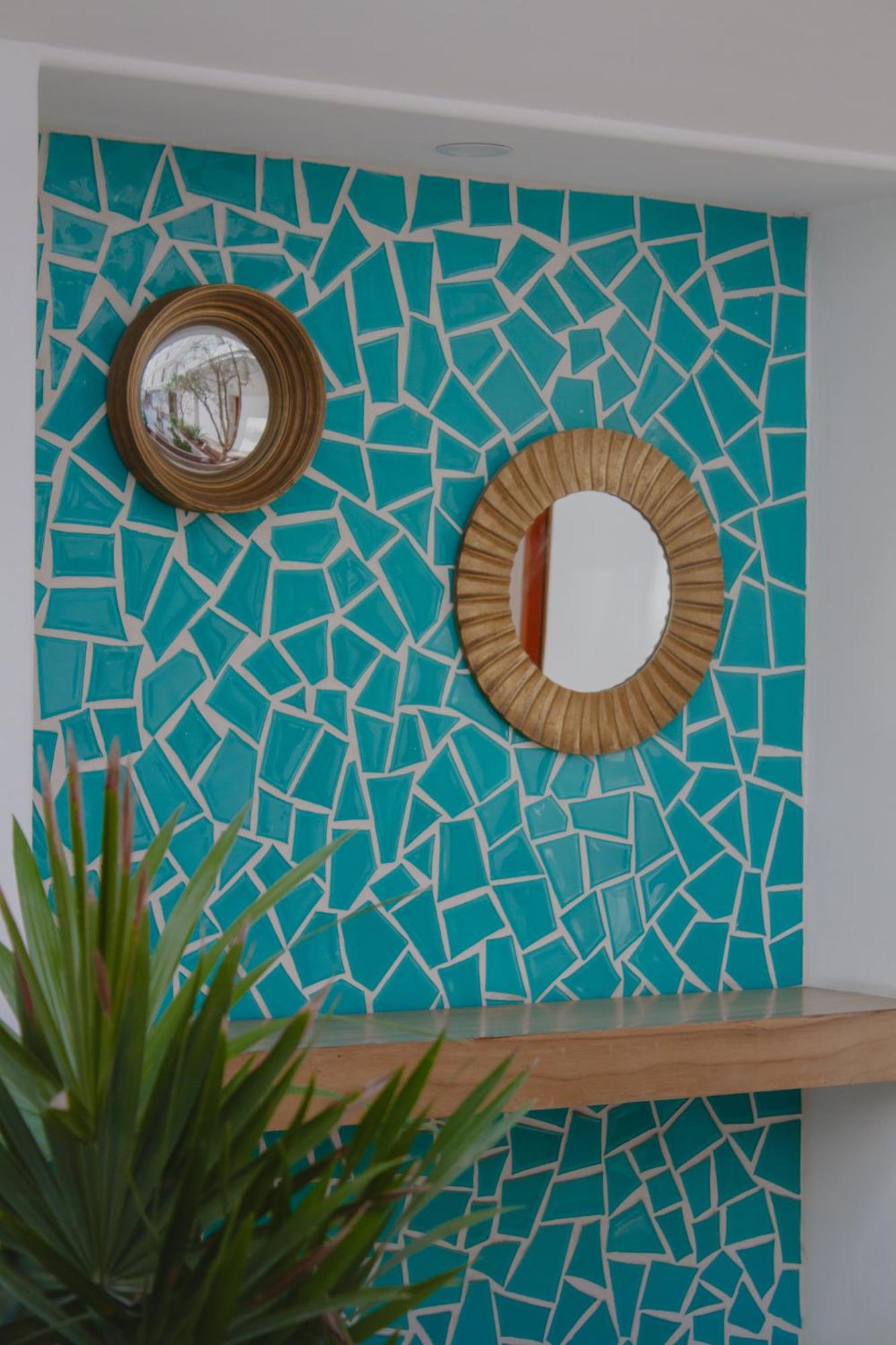 Hotel Catedral La Paz Esterno foto A wall decorated with ceramic tiles