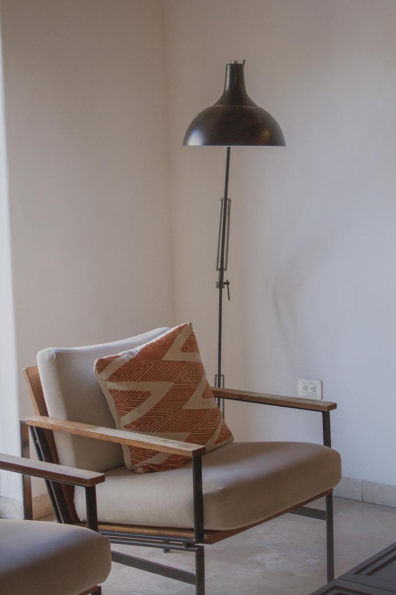 Hotel Catedral La Paz Esterno foto A floor lamp