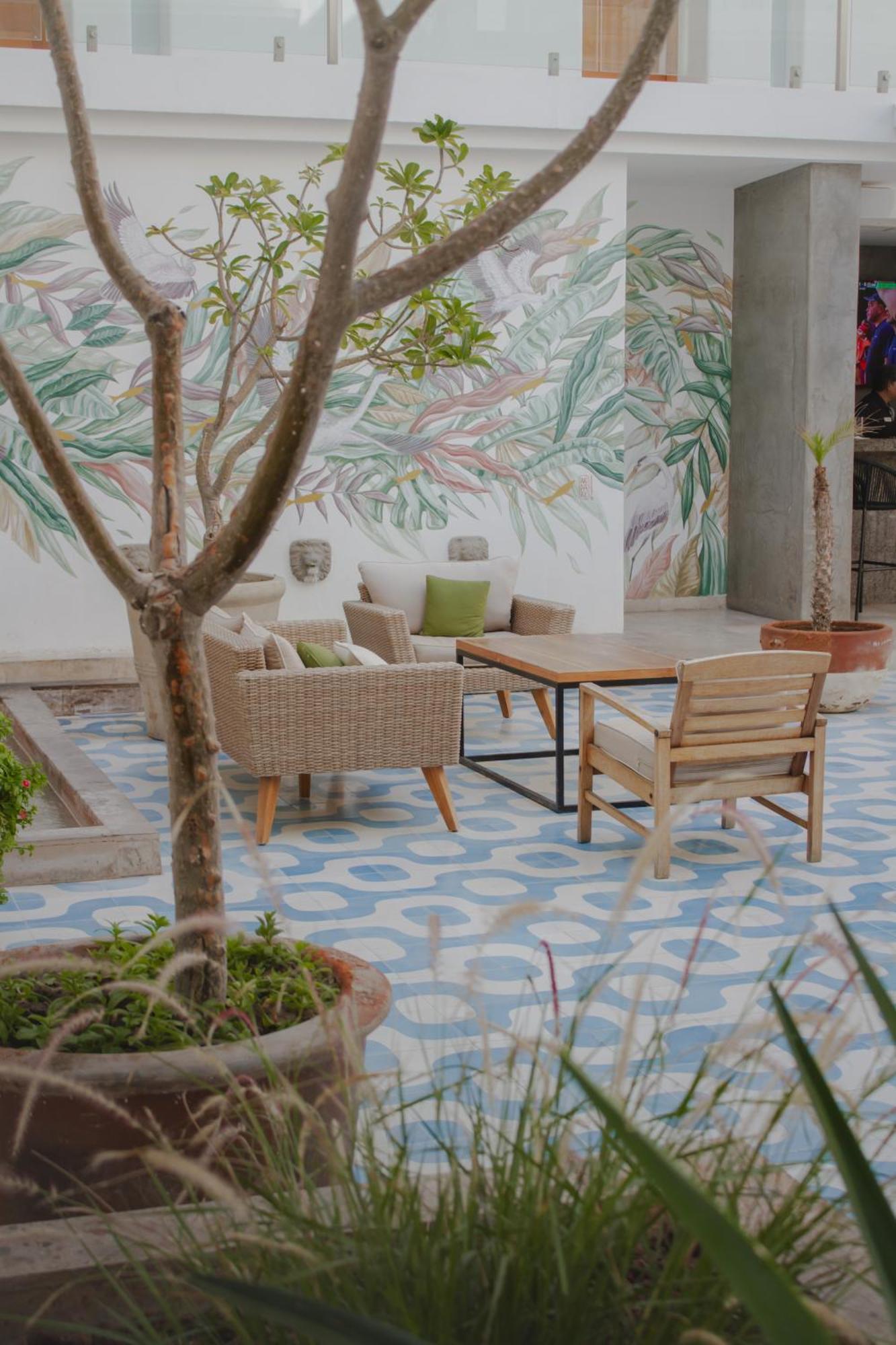 Hotel Catedral La Paz Esterno foto A patio in a home