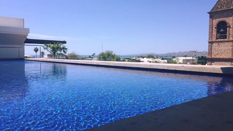Hotel Catedral La Paz Esterno foto Infinity pool at the hotel