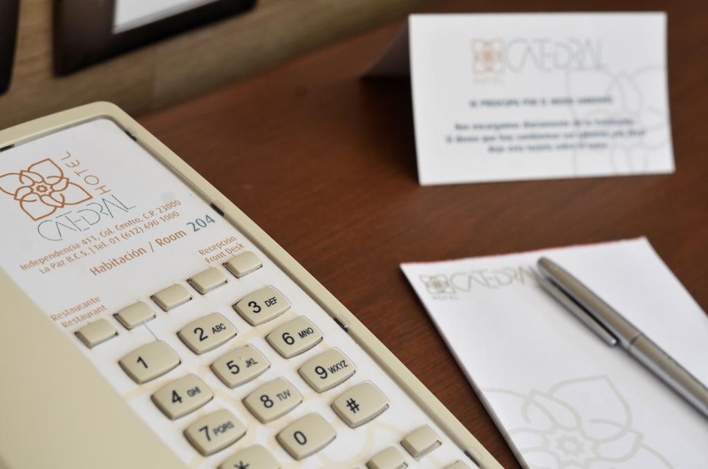 Hotel Catedral La Paz Esterno foto A telephone with a business card