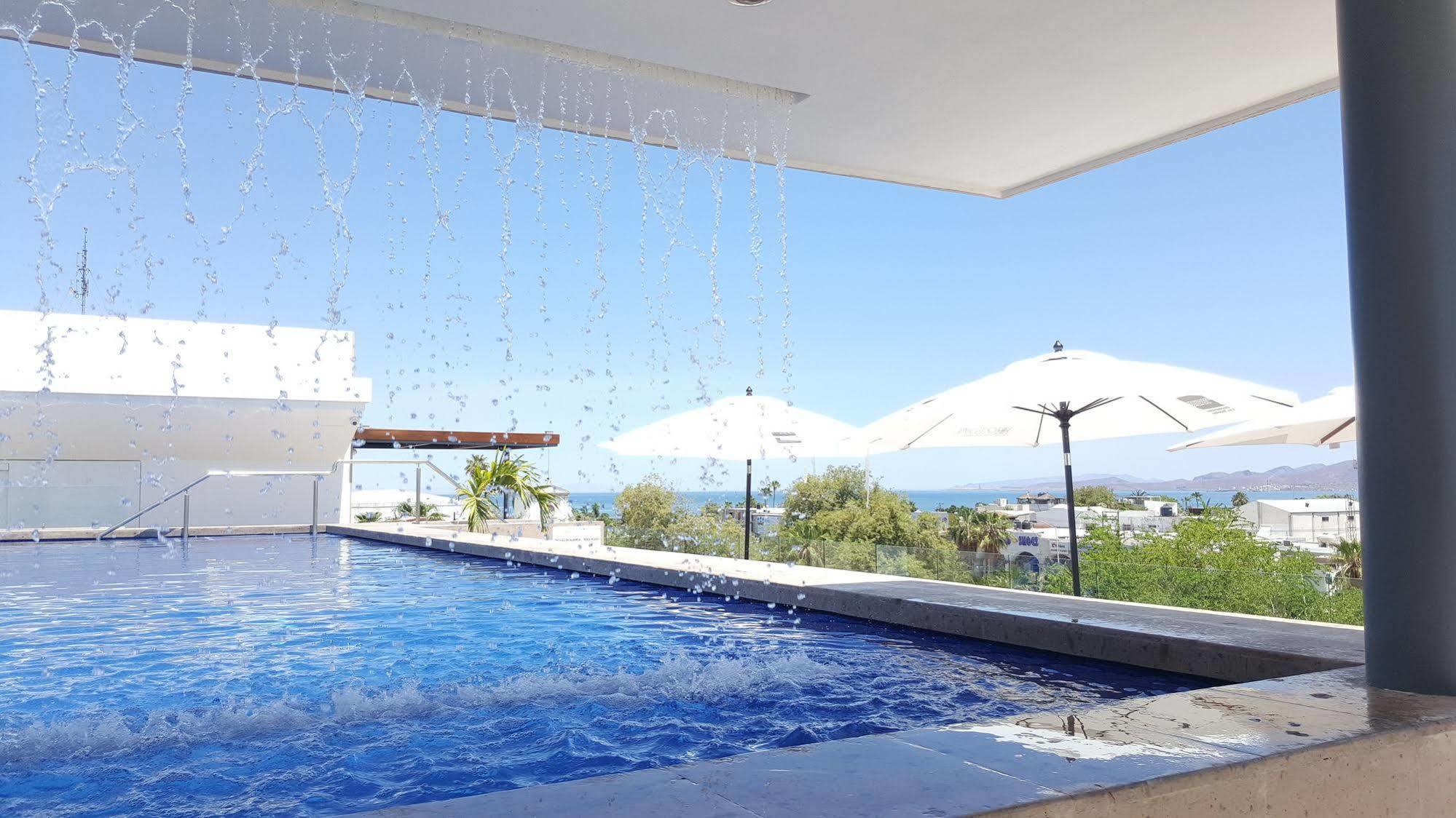 Hotel Catedral La Paz Esterno foto Rooftop pool at the Hotel