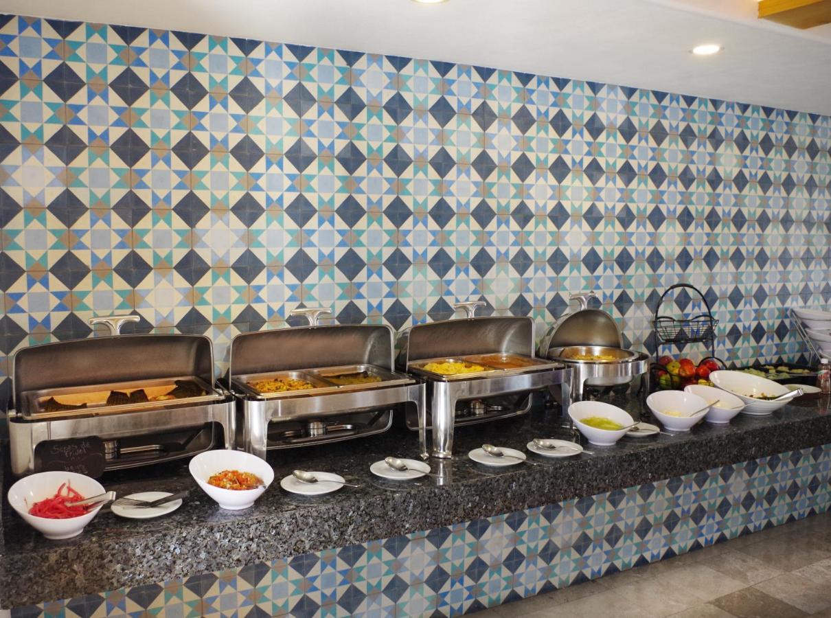 Hotel Catedral La Paz Esterno foto A buffet at a hotel